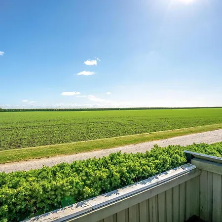 Three-bedroom In Feriehus